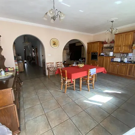Homestay Huge House. Rooms. Rooftop Garden. Relaxation