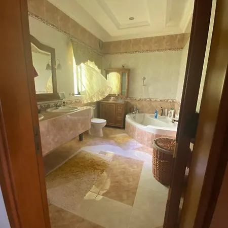 Huge House. Rooms. Rooftop Garden. Relaxation Homestay Mellieha