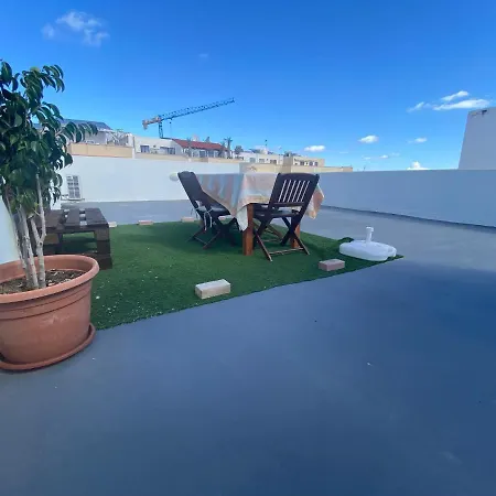 Huge House. Rooms. Rooftop Garden. Relaxation * Mellieha