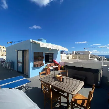 Huge House. Rooms. Rooftop Garden. Relaxation * Mellieha