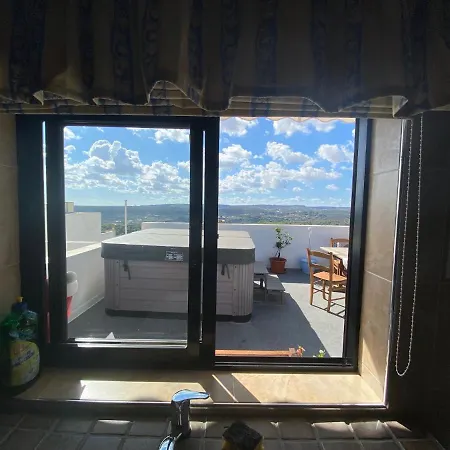 Huge House. Rooms. Rooftop Garden. Relaxation