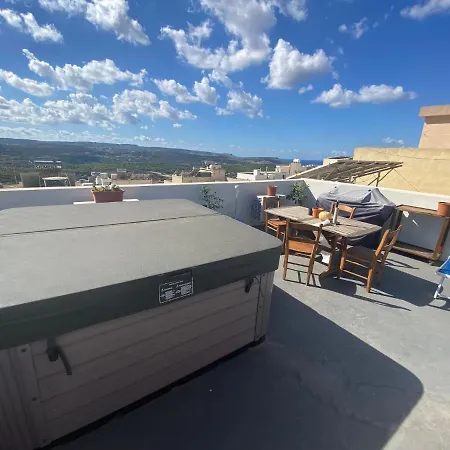 Huge House. Rooms. Rooftop Garden. Relaxation メーリッハ