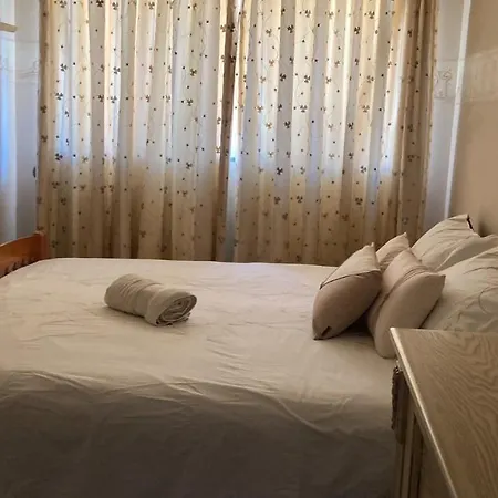 Huge House. Rooms. Rooftop Garden. Relaxation メーリッハ