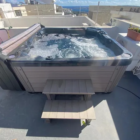 Huge House. Rooms. Rooftop Garden. Relaxation *