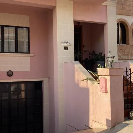 ホームステイ Huge House. Rooms. Rooftop Garden. Relaxation メーリッハ